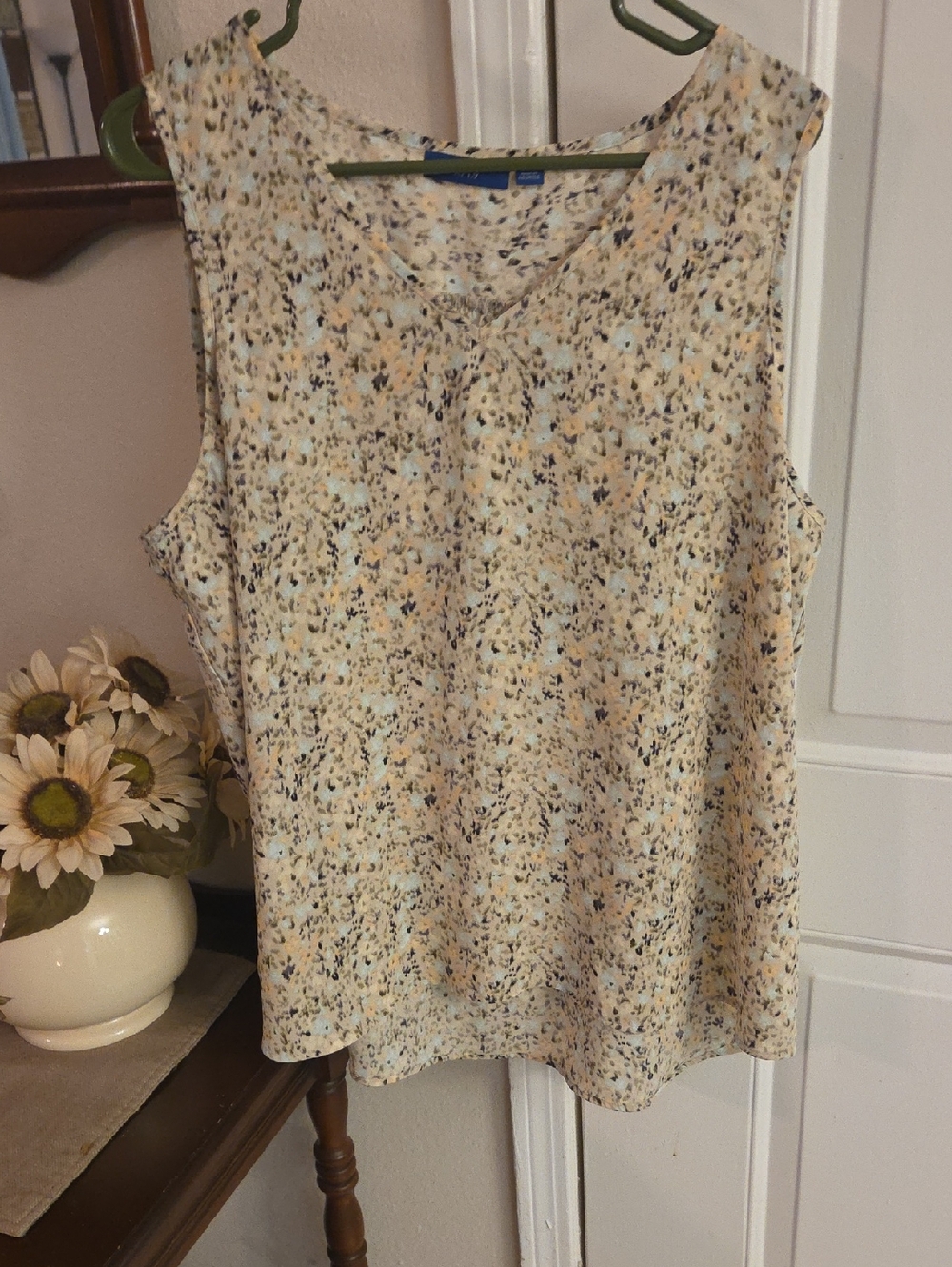 Apt. 9 Cream and Pale Yellow Floral Speckle V-Neck Sleeveless Blouse Sz XXL